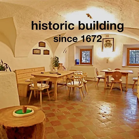 Szálloda Spiele- Und Buchhotel Tschitscher