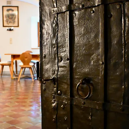 Szálloda Spiele- Und Buchhotel Tschitscher