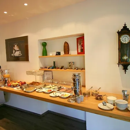 Szálloda Spiele- Und Buchhotel Tschitscher