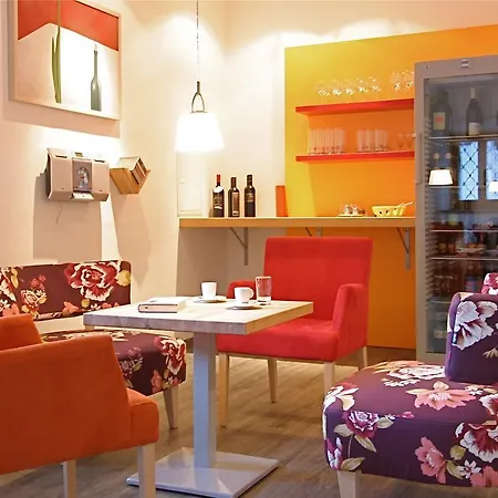 Spiele- Und Buchhotel Tschitscher Nikolsdorf