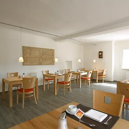Szálloda Spiele- Und Buchhotel Tschitscher 3*
