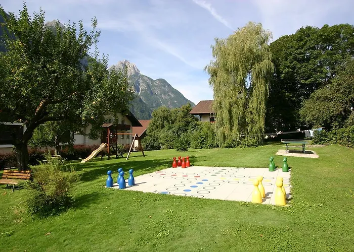 Spiele- Und Buchhotel Tschitscher فندق