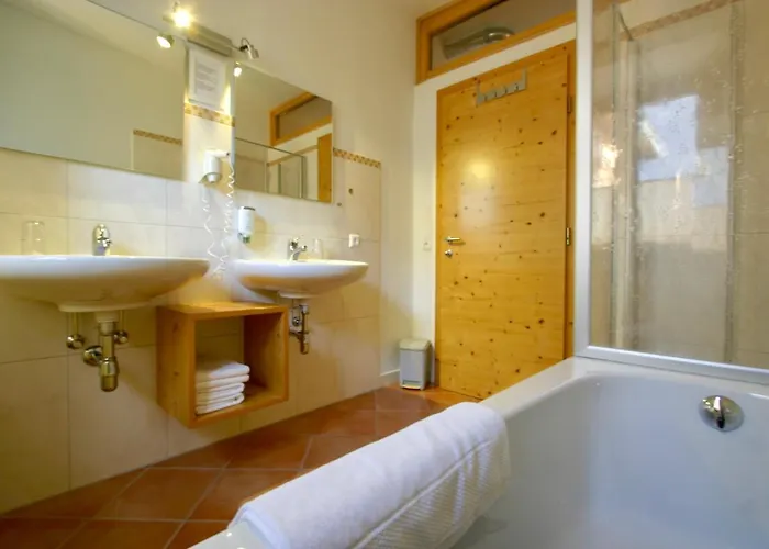 فندق Spiele- Und Buchhotel Tschitscher Nikolsdorf