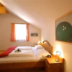 Spiele- Und Buchhotel Tschitscher Hotel Nikolsdorf