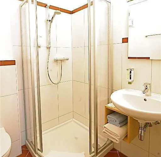 Spiele- Und Buchhotel Tschitscher 3*