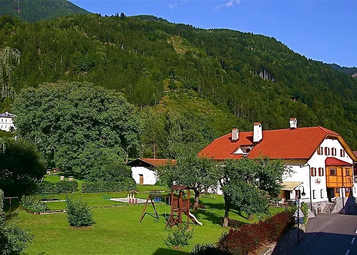 Spiele- Und Buchhotel Tschitscher