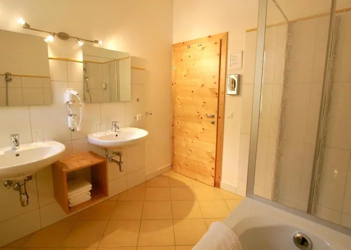 Spiele- Und Buchhotel Tschitscher Hotel Nikolsdorf